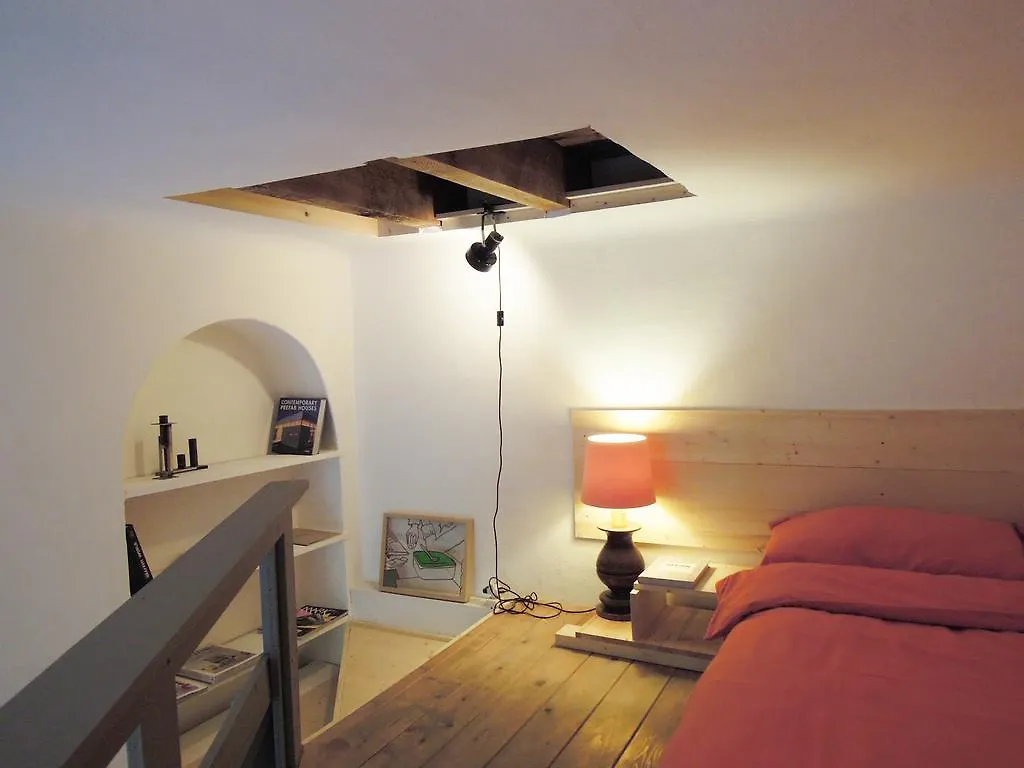 V12 Design Apartments contacts